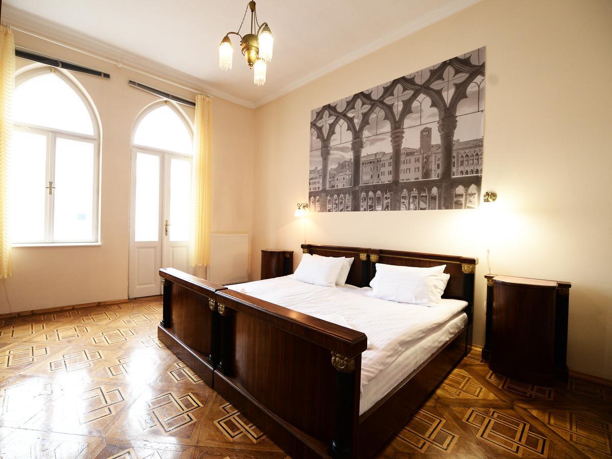 The Historical Family Nest In City Centre Leópolis Exterior foto