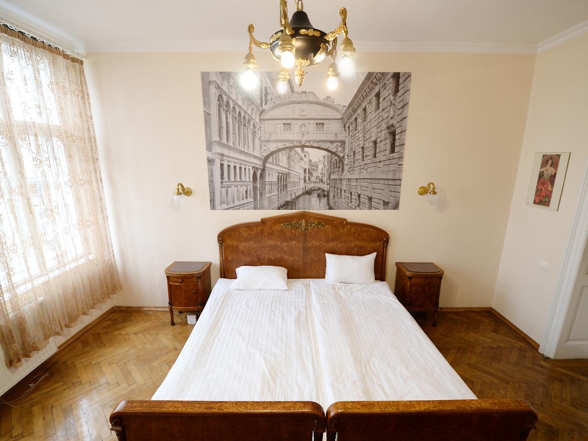 The Historical Family Nest In City Centre Leópolis Exterior foto